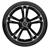 Bridgestone vetrardekk á felgu (vinstra megin)