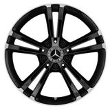 Bridgestone vetrardekk á felgu (hægra megin)