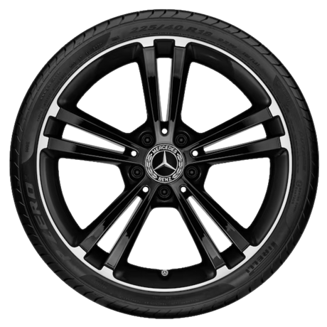 Bridgestone vetrardekk á felgu (hægra megin)