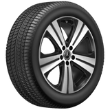 Nagladekk á 19" felgu (vinstra megin)